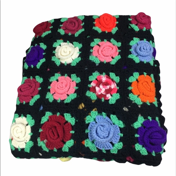 Vintage handmade floral Rosette large wool blanket